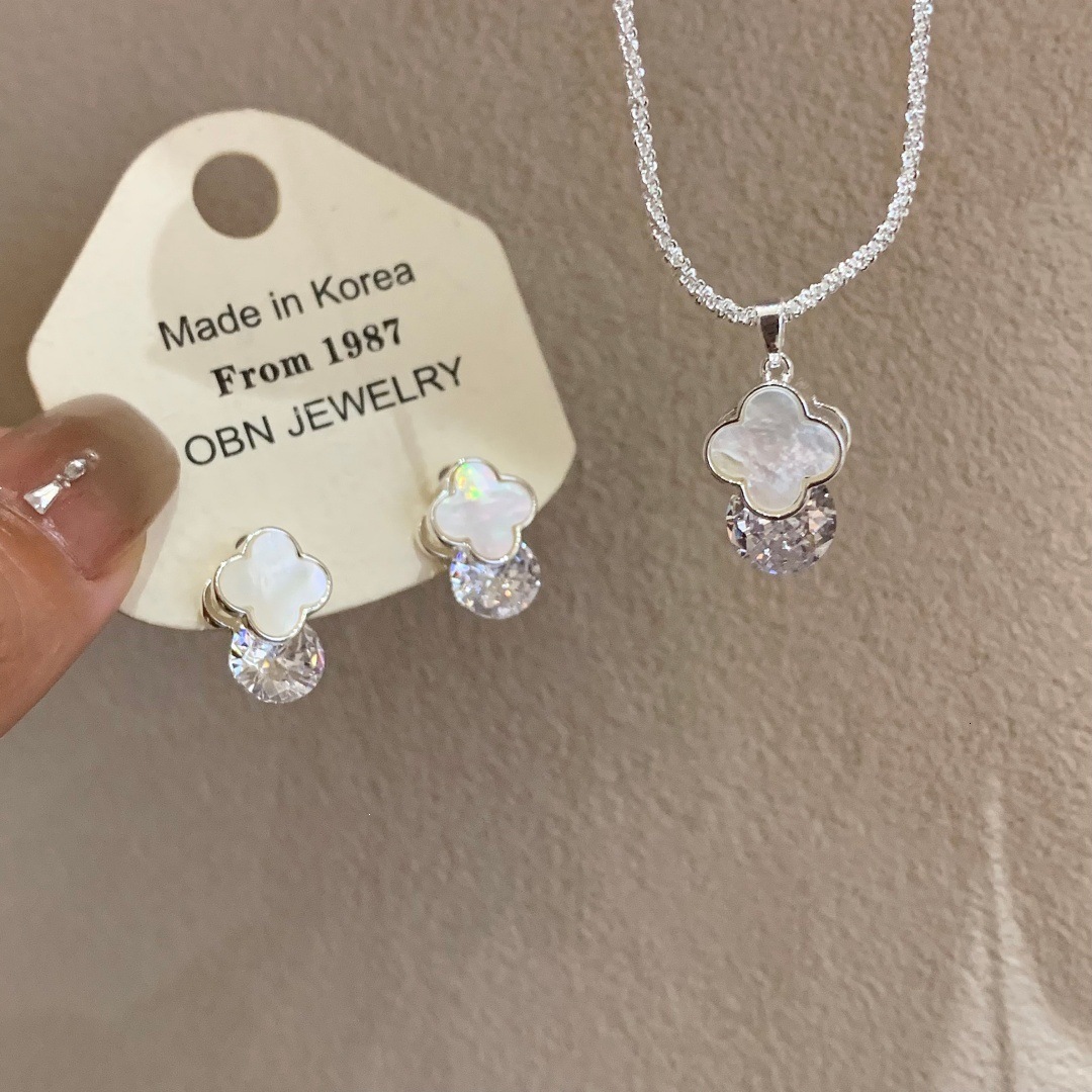 Luxury Y2K Women Designer Jewelry Korean Four Leaf Clover Natural Shell Stud Earrings And Necklace Set 925 Silver Pin Temperament Daily Business Wea