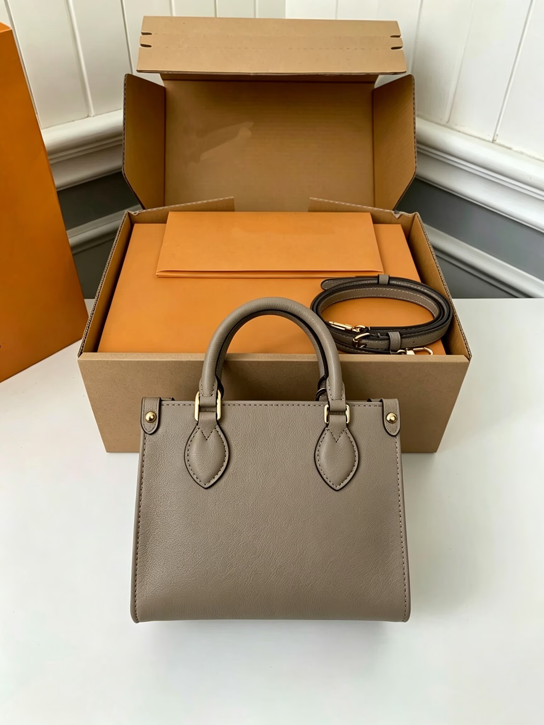 Sac pour femme avec texture en cuir de vache souple, sac à bandoulière portable pouvant être changé à volonté, article polyvalent pour les déplac