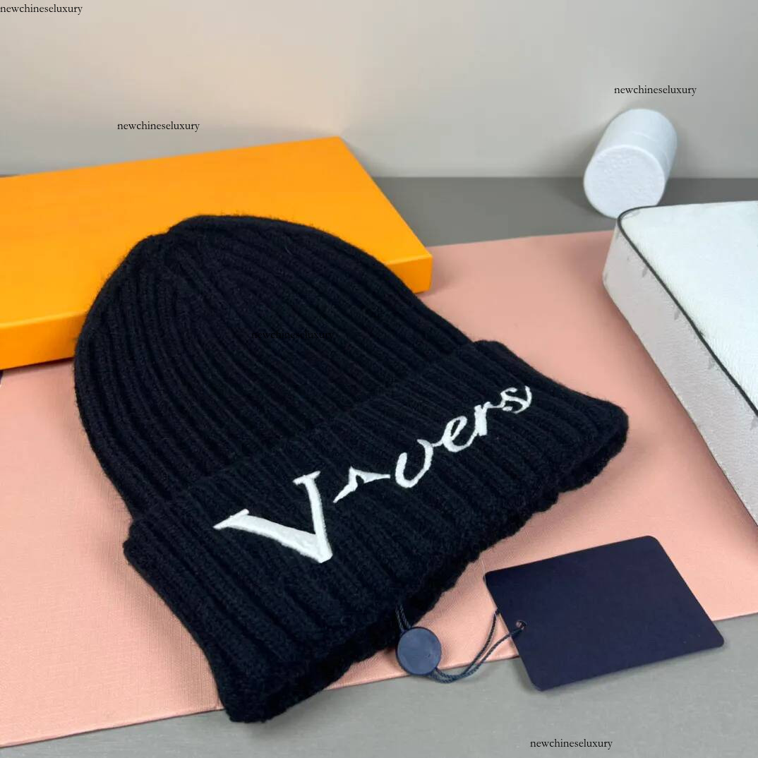 Bonnet de designer Couleur unie Broderie Chapeau en tricot Exquis Chapeau de luxe Tendance Automne Hiver Laine Élégance Tempérament polyvalent Mo