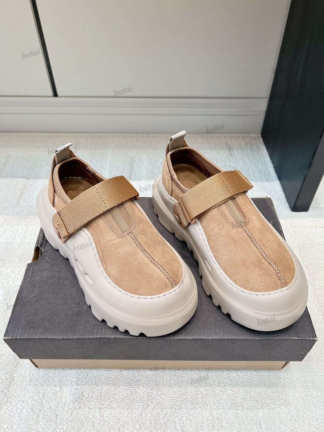 Men Women Waterproof Slippers Ultra Mini Boots Non-Slip Beach Clogs Casual Shoes