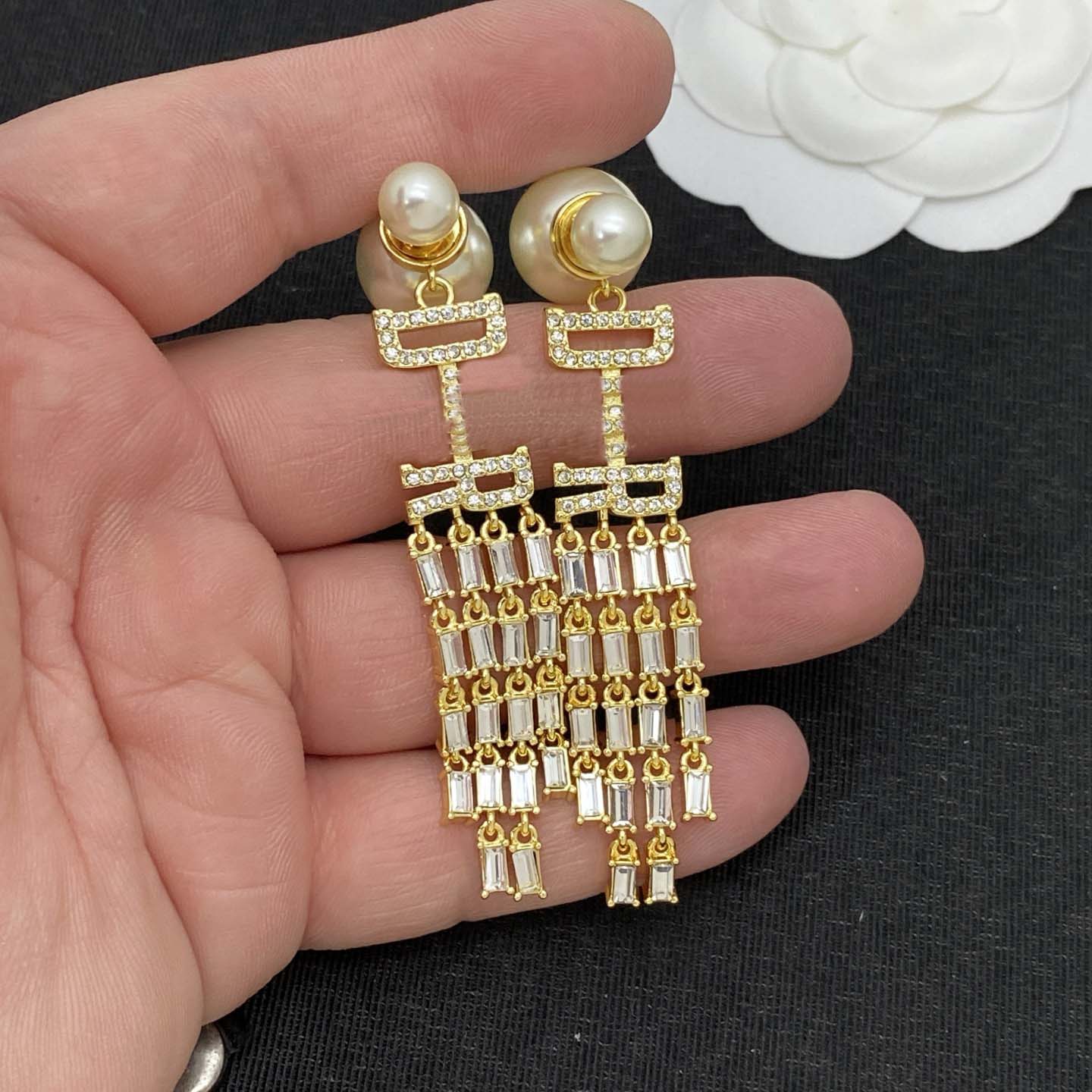 Top Quality New Women Pearl Drop Earrings Gold Plated Rectangular Clear Rhinestone Long Tassel Dangle Ear Jewelry Trendy Ladies Earrings for Wedding