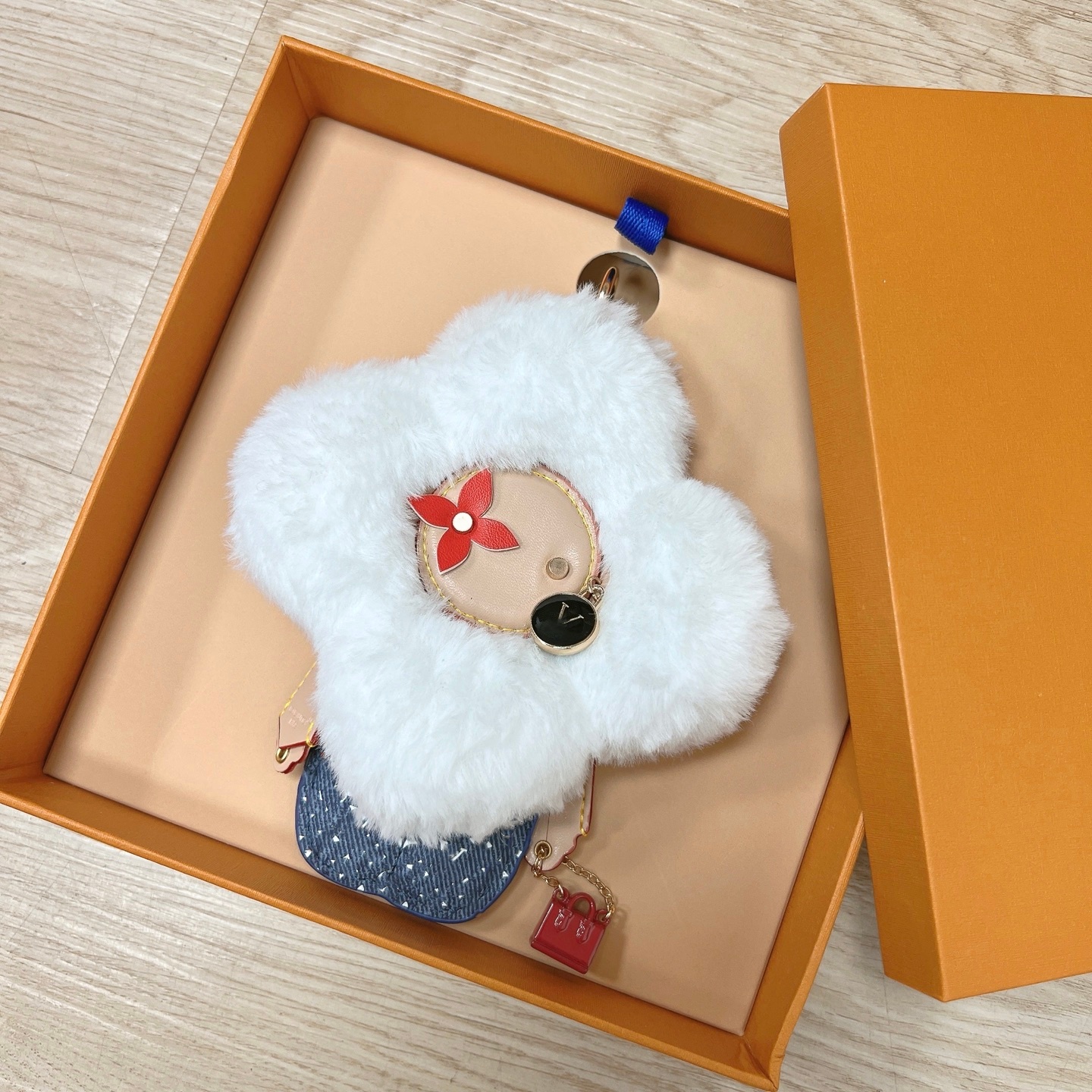 Designer Vivi Nautical Bag Charm White Mink Fur Flower Doll Keychain Luxury Leather Sailor Pendant Handbag Backpack Decoration Accessory for Women G