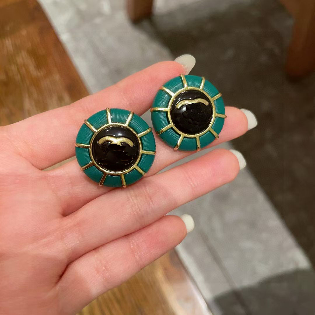 Luxury enamel black camellia resin alloy stud earrings, fashionable and gentle for daily wear, exquisite and elegant women's earrings