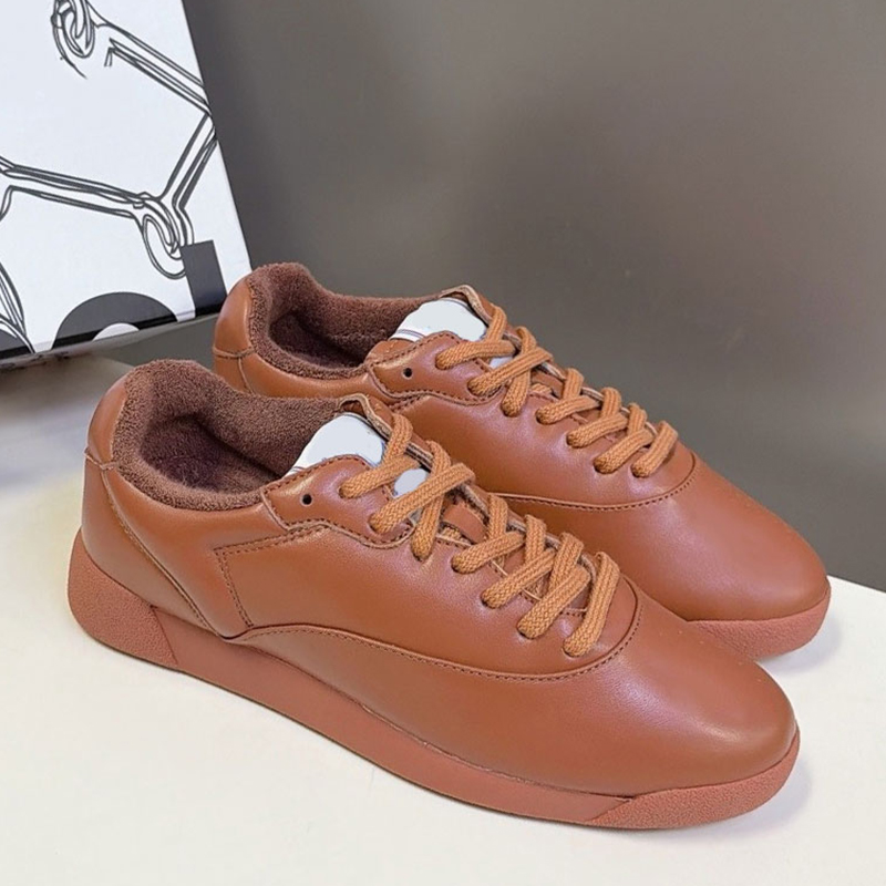 Mens Womens Retro Low Top Sneaker Designer Paris Fashion Sho Round Head Lace Up Casual Shoes Ladies Classic Flat Bottom German Army Trainers Rubber