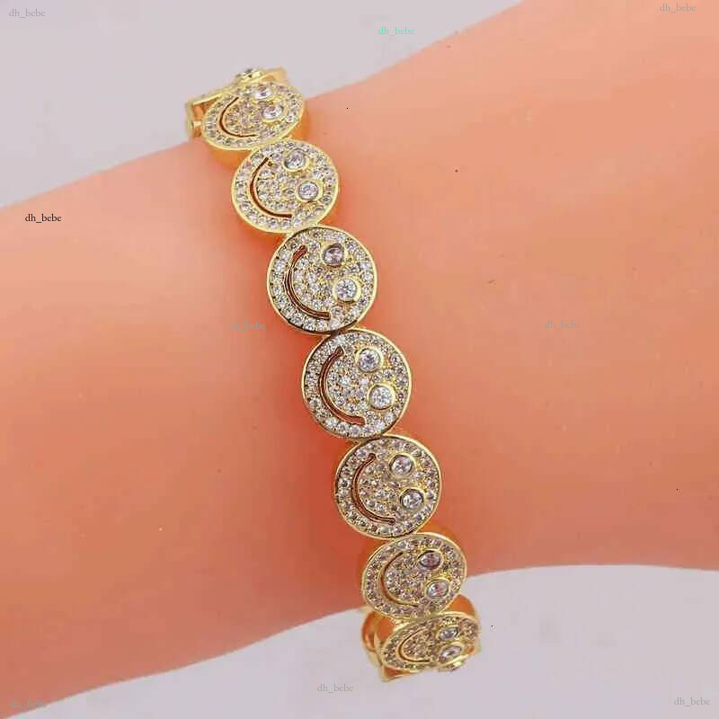 Charme Designer Smiley Face Bracelet Mode Européenne Rétro Diamant Bracelet Festival Cadeau Bijoux Bracelets Ouverts Pour Femmes 354 XWJI