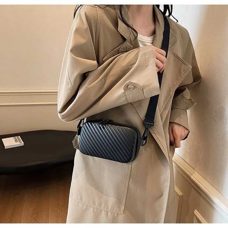 Shoulder Bags Simple Lightweight Box Bag Unisex Trendy Diagonal Striped Shoulder Bag Soft PU Leather Pressed Shell Women's Messenger Bag H26101