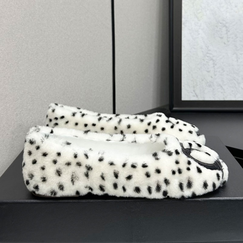 Designer Luxury Leopard Print Ballerinas Womens 2027SS French Style Flat Mary Jane Shoes Womens Round Toe Winter Plush Shoes Leather Outsole Sizes 3