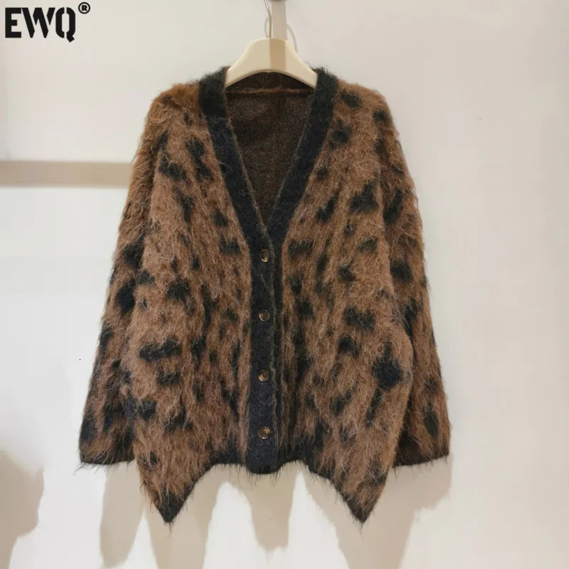 EWQ Autumn Winter Korean Style V-Neck Loose Women Single Breasted Contrast Colors Leopard Print Sweater Cardigan Knitted Coat 260924