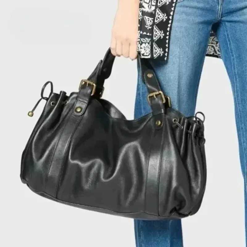 Shoulder Bags 2026 Women's Soft Leather Hobo Bag Vintage Black Pleated Shoulder Tote Designer-Inspired Large Capacity Handbag H2610161