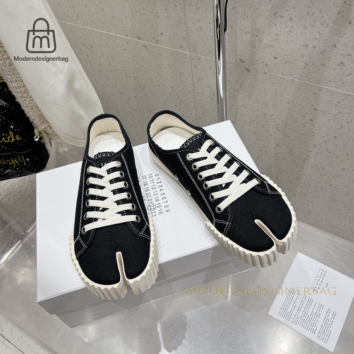 Designer Tabi Sneakers Split Toe Canvas Shoes Lace Up Black White Designer Casual Unisex Men Women Low Top Rubber Sole Luxury Street Style Canvas tr