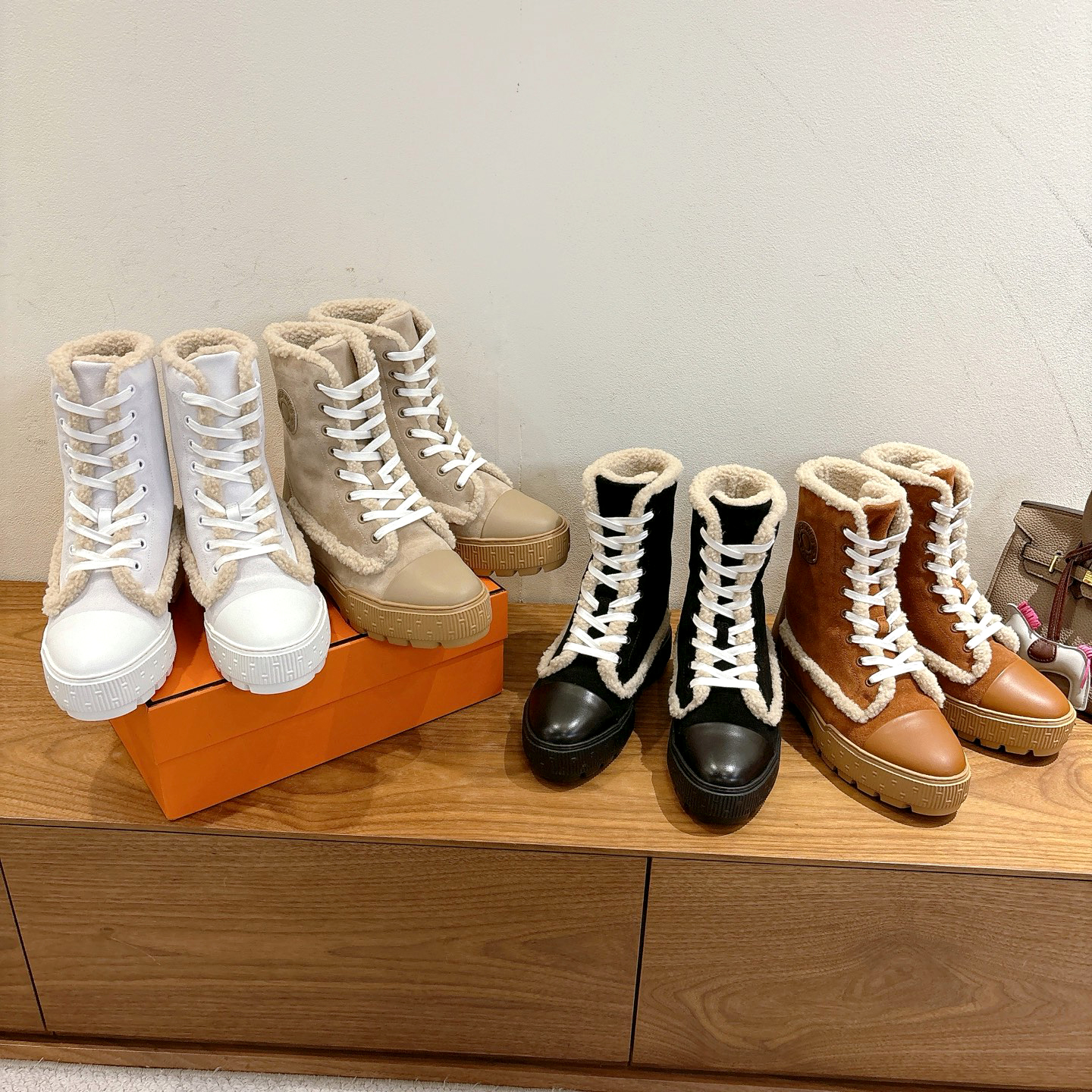 2026 New brown Fleece Lined Winter Mid calf boots luxury Suede Lace Up Fashion Warm Fur Snow Boots Ankle Platform dress shoe Women Designer boot Gen