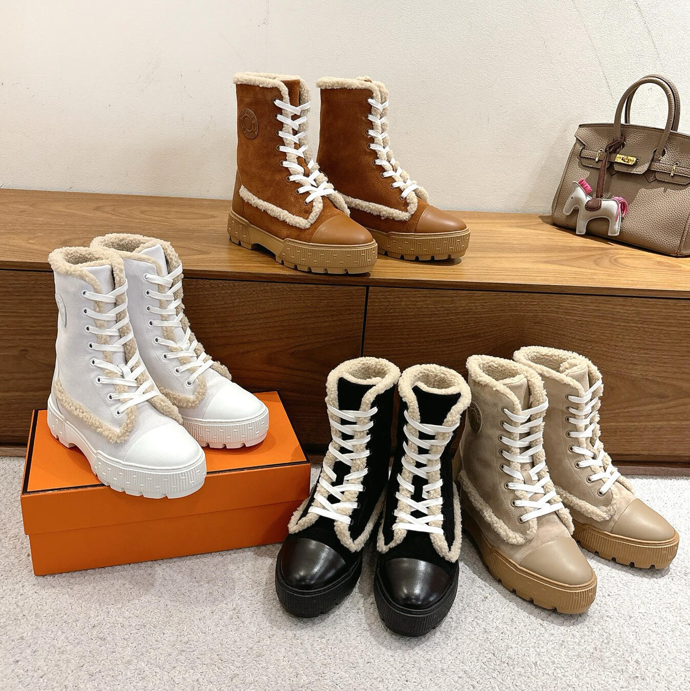 mens womens Lace Up Mid Calf Snow Boots Fur luxurys Designer Suede Round Toe platform shoe Fashion Winter Warm Furry Rain Outdoor travel Combat boot