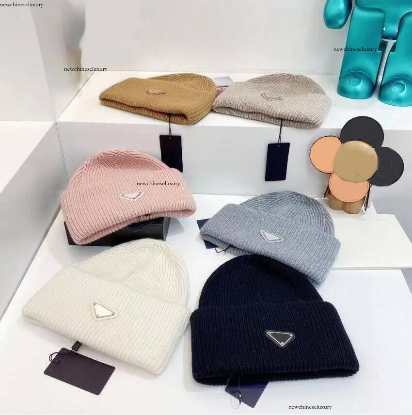 Bonnet d'hiver Lettres classiques Imprimer Casquettes tricotées pour hommes Femmes Chapeaux de laine Mode Triangle inversé Unisexe Casquette de c