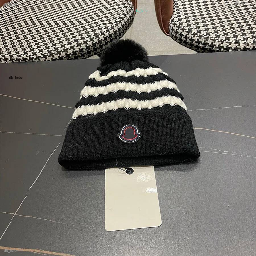 Designer Womens Geometric Pattern Knitting Mens Beanie Caps Circle Cap with Ball Windproof Warm Simple Versatile Knitted Hat Casual