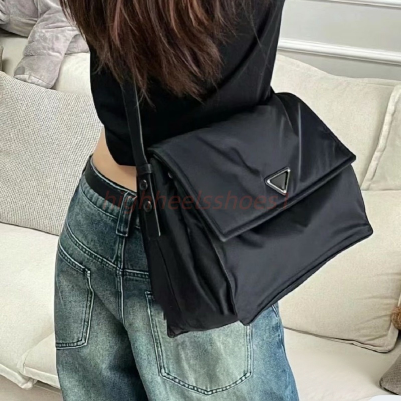 Luxury Designer Nylon Messenger Bags For Women Fashion Triangle Metal Label Flap Crossbody Shoulder Bag Waterproof School Satchel Totes Big Middle S