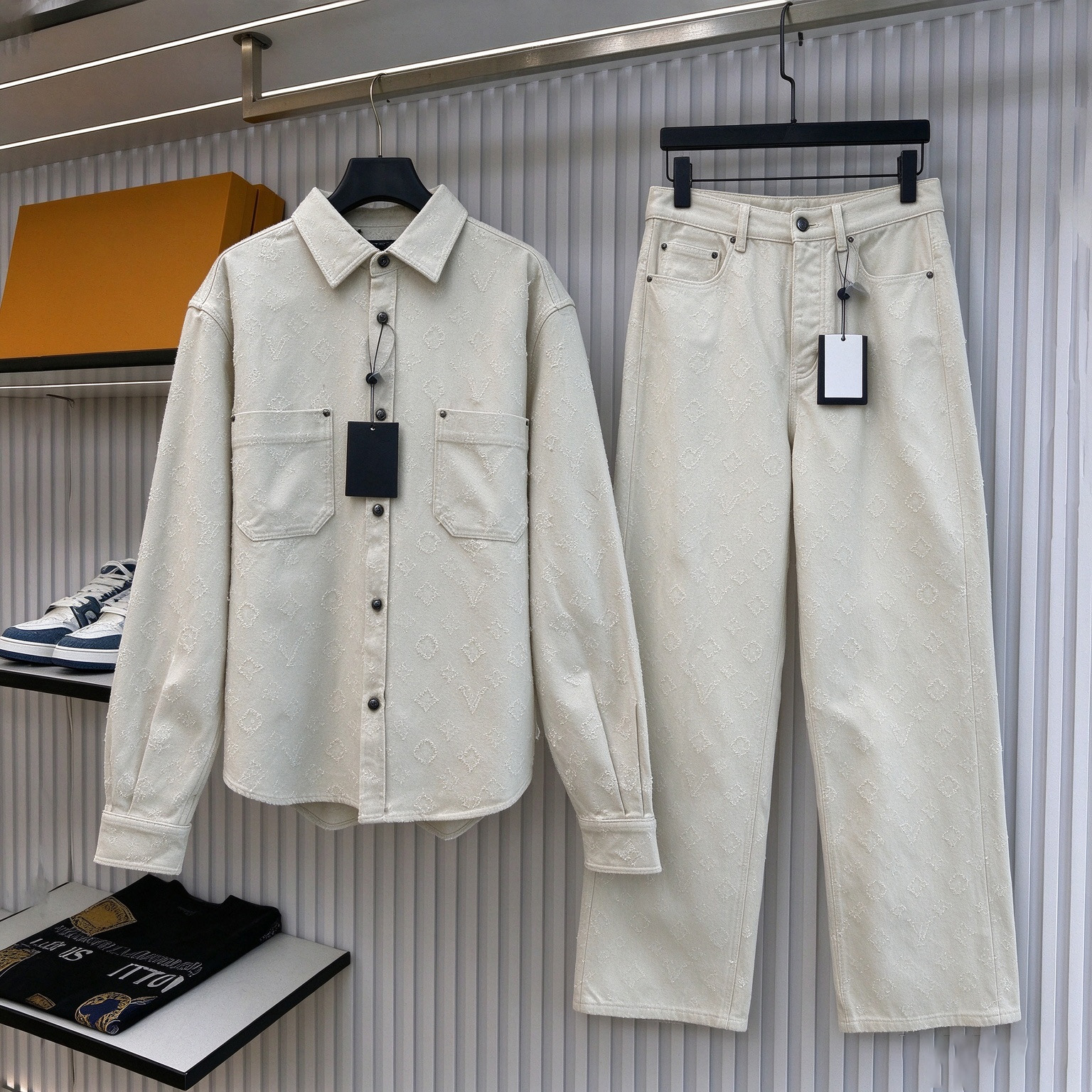 Top brand designer, high-quality needlework denim long sleeved top, jacket, casual shirt top, denim skateboard pants, fashionable and trendy autumn