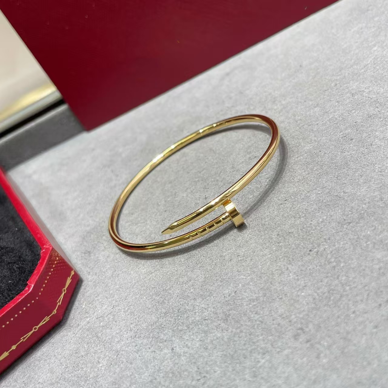 Designer bracelet High quality Accessories Classics Fashion Luxury bracelet Men Women bracelet diamond 18k gold silver rose Titanium steel cuff Fest