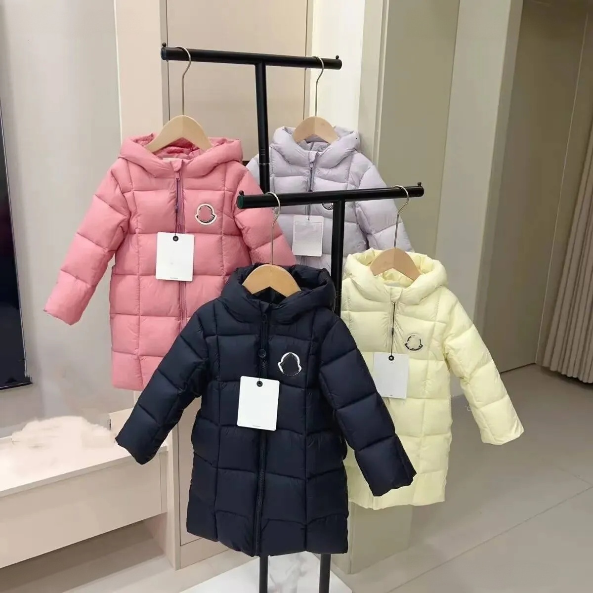 Kids Children Coat Designer Winter Jacket Boys Girls Outdoor Down Hooded Warm Parka Black Puffer Jackets Letter Clothing Outwear Size 90cm