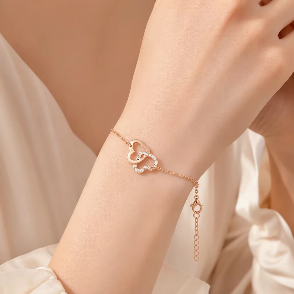 Bracelet en forme de cœur entrelacé pour femmes, plaqué or, chaîne en strass en acier inoxydable, réglable, cadeau délicat, nouvelle collection