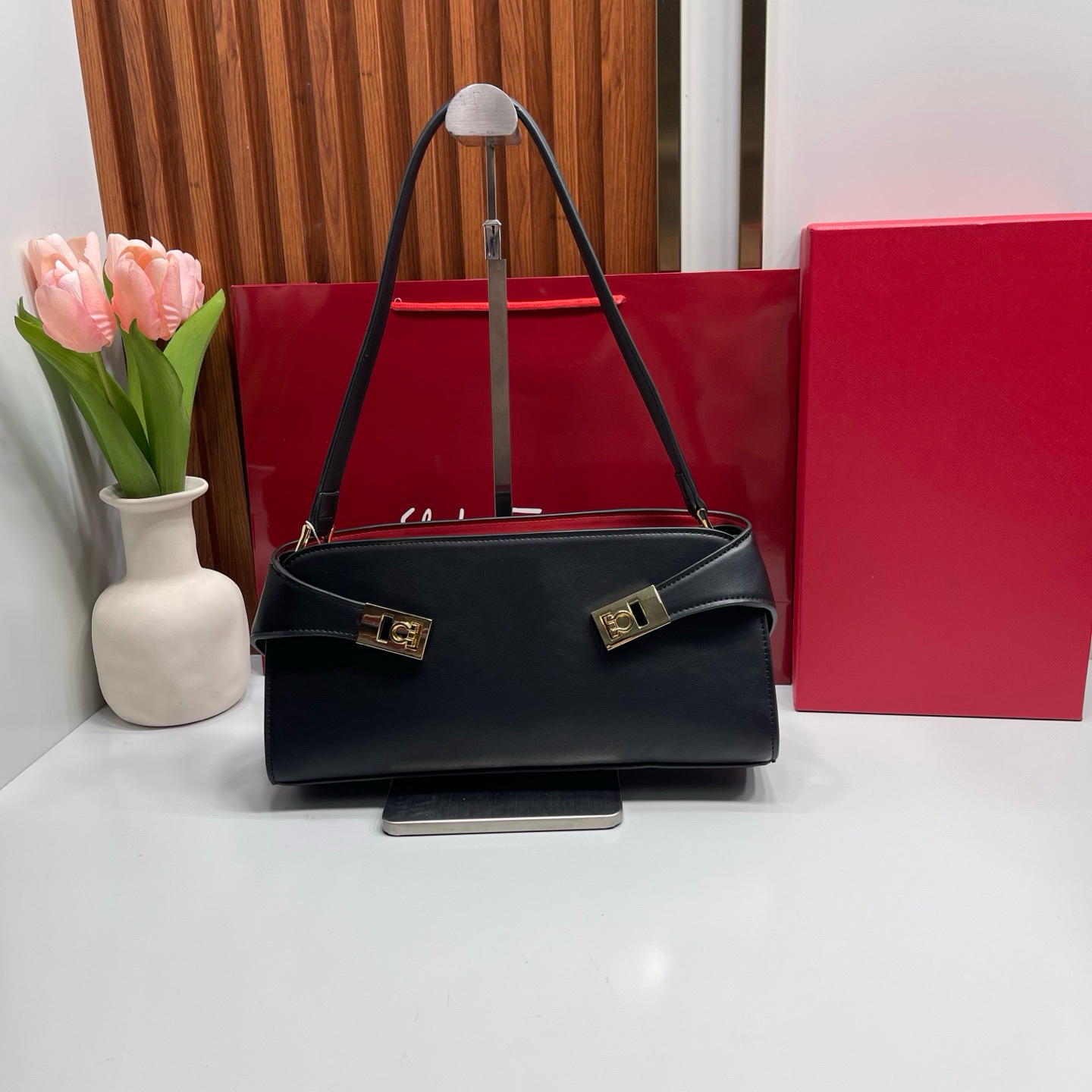 10A hug Mirror Quality Famous Leather Handbags Designer Shoulder Bags Fashion Crossbody Subaxillary Bag Women handle X241210