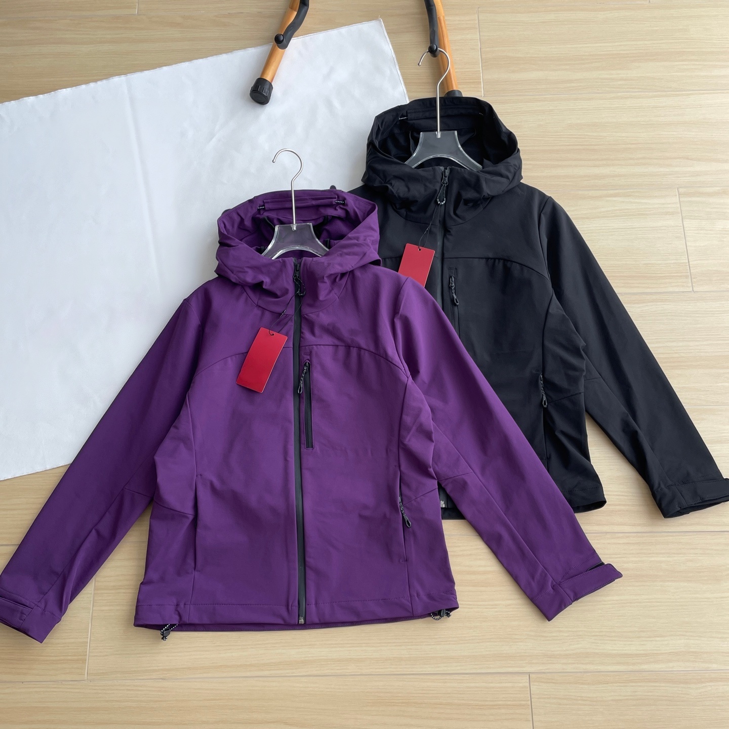 Women's outdoor hooded softshell jacket - Windproof and water-resistant hiking jacket with multiple color options
