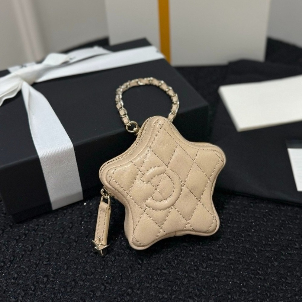 Keychain Designer Luxury Designer Letter Chain Leather Keychains Women Classic Lock Love Key Lanyards Bag Charms Accessories Designer Accessories fo
