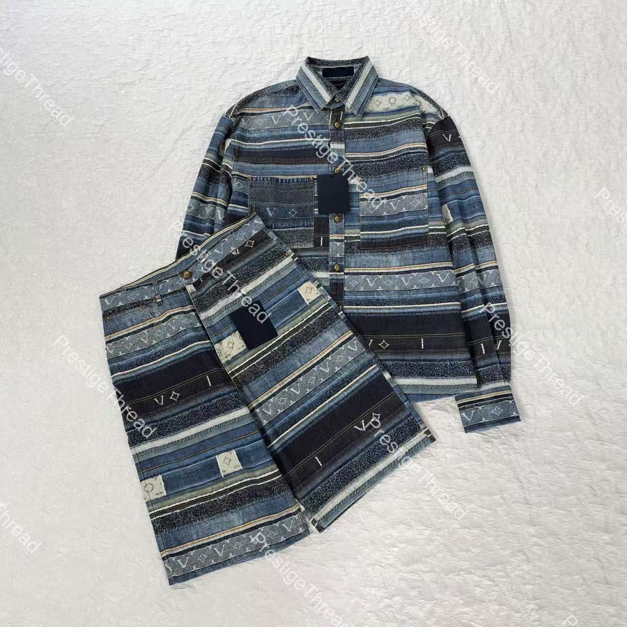Designer-denimset voor heren met een denimoverhemd met patchwork-gestreepte print en een denimshort, frisse streetwear-stijl