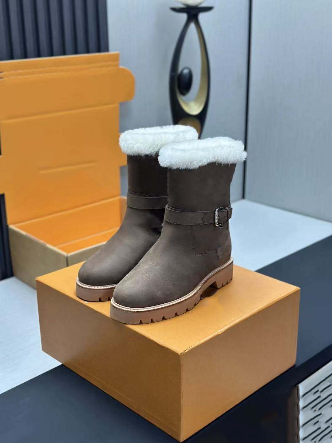 Women Mid Calf Snow Boots Furry Lined Warm Winter Boots Buckle Strap Decor Thick Anti Slip Sole Fashion Ladies Winter Ankle Boots