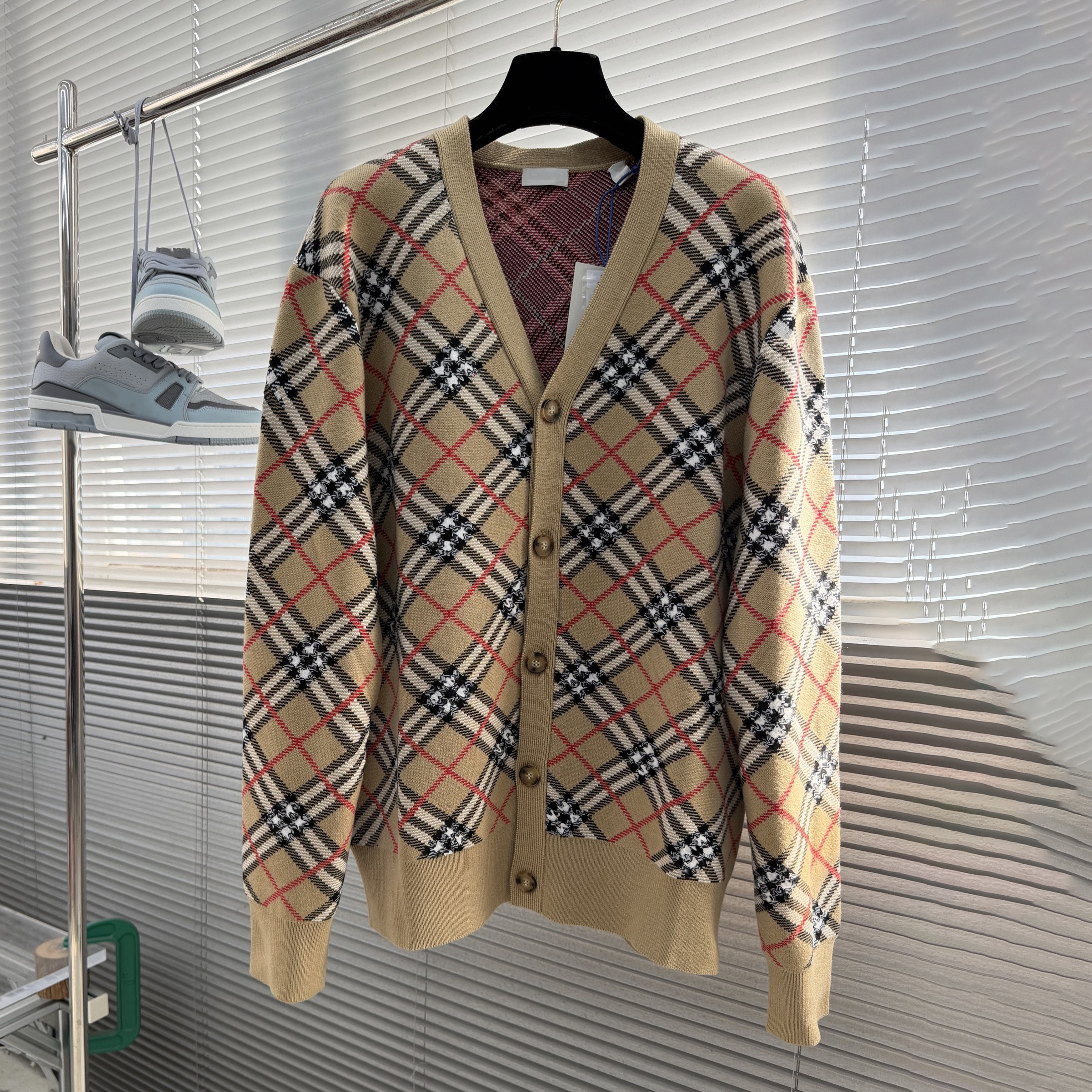 High quality designer sweater, fashionable checkered V-neck cardigan sweater, mens sweater, jacquard knitted sweater, winter casual button warm card