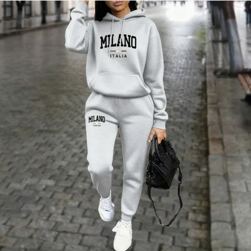 Hot-selling autumn and winter printed women's sweatshirt and sweatpants set fleece-lined classic fashionable trendy and versatile 260306