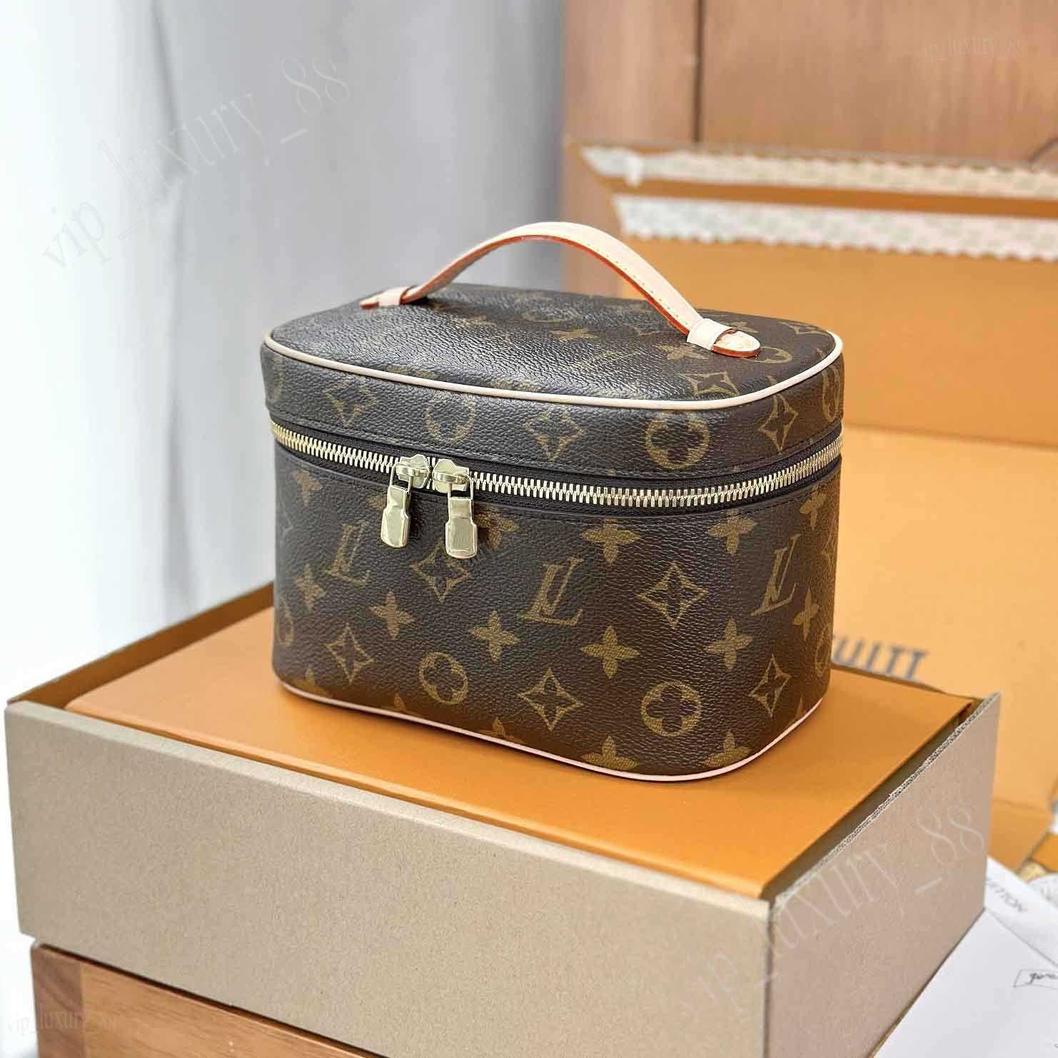 Top quality designer bag makeup bag shoulder bag luxury makeup bag classic ladies' banquet bag multifunctional small square bag designer chain