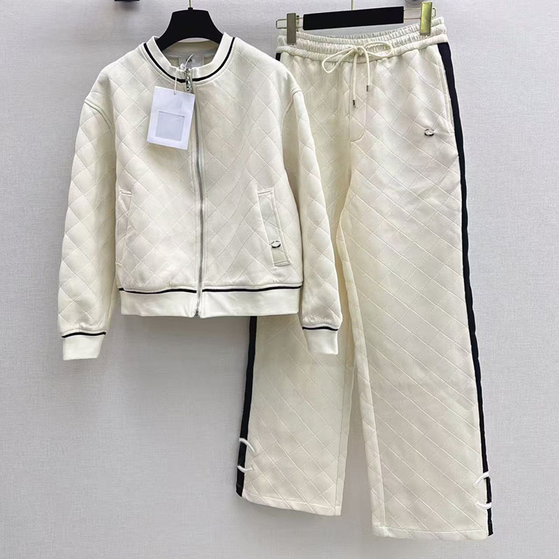 Designer women's two-piece set a casual jacket paired with high-waisted pants, an elegant yet relaxed outfit perfect for fall and winter, women