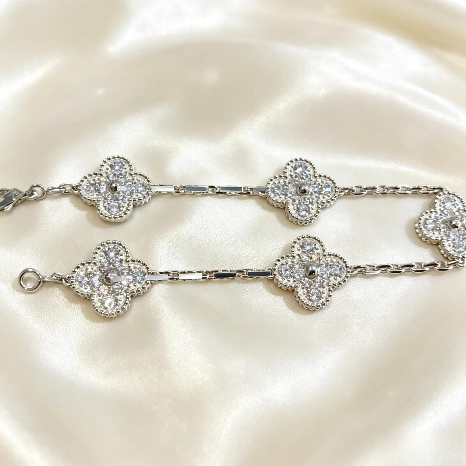 Women Bracelet Designer Jewelry Charm Silver Bracelet Floral Full-Diamond Four-Leaf Clover Five-Flower Bracelet Thickly Lobster Clasp vanly cliff