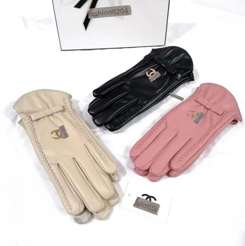 Designers Brands Luxury Five Fingers Gloves High Quality Leather Wool Classic Letters Glove Fashion Winter Warm Leisure Mittens GGG