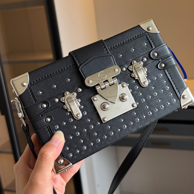 10A Designer Fashion M44199 Women's Retro Box Crossbody Bag Light Luxury Rivet Hard Box Small Bag Mini Box Type Dinner Petite Mall Shoulder Bag