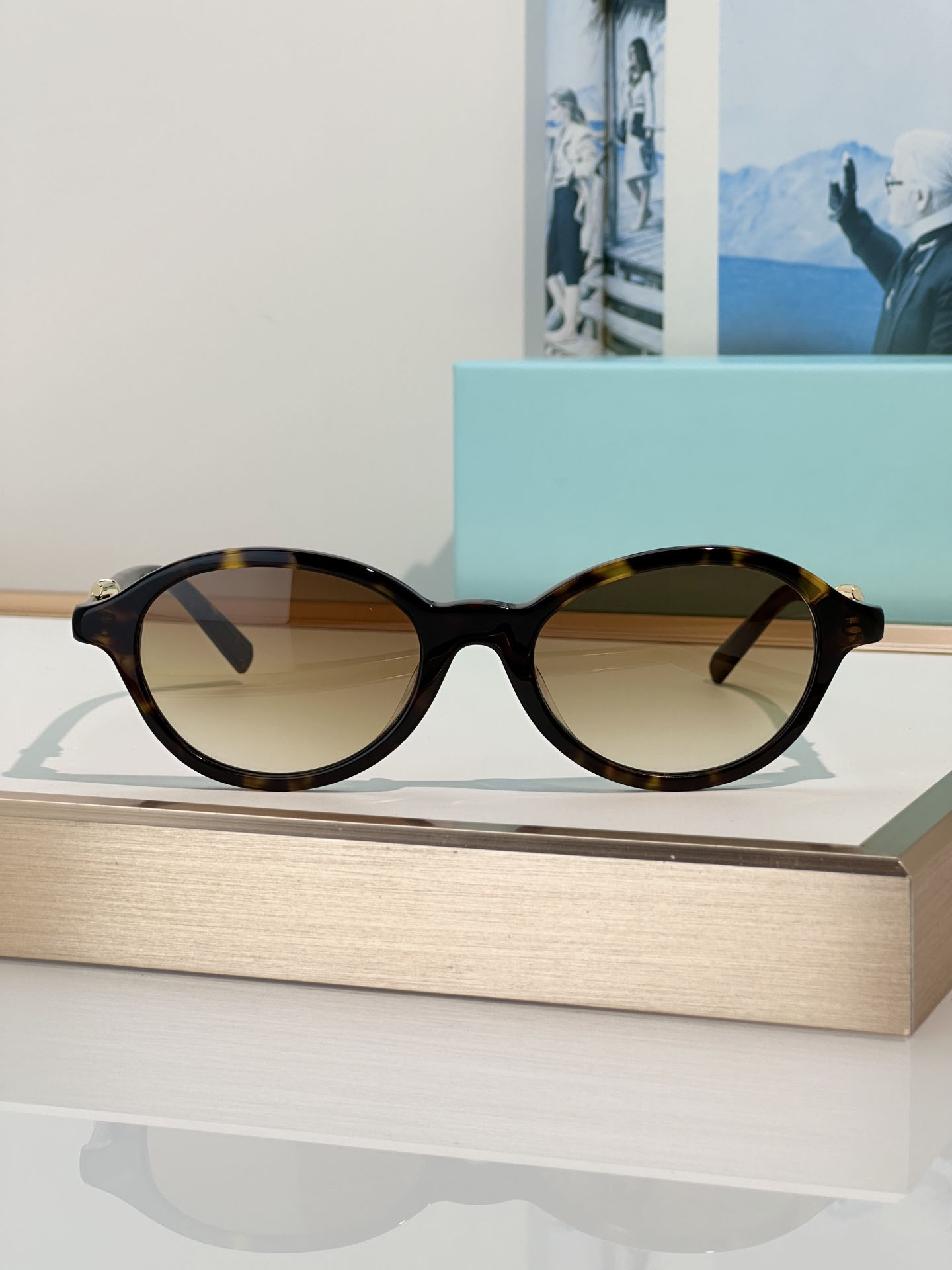Luxury Designers Womens Sunglasses For Women Men Sun Glasses Mens 4266 Designer Fashion Style Protects Eyes Random Box