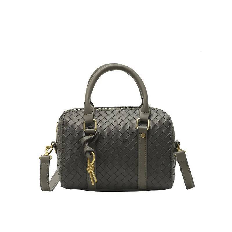 2026 summer new woven designer Boston bag fashion trend classic shoulder luxury cross body bag for women 70 b5