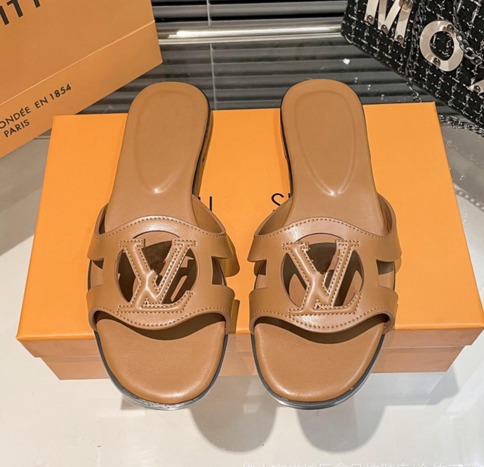 Women Slippers Hollow Out Slide Sandals Flat Slip On Slippers Solid Color Leather Look Open Toe Casual Daily Summer Footwear EU35-42