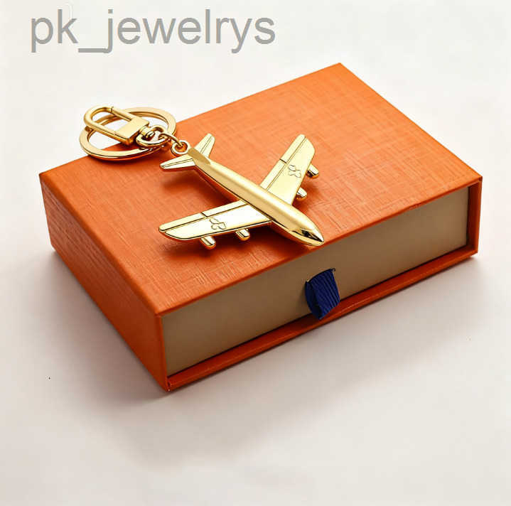 Keychains Lanyards With Box Airplane Key Holder Leather Keychain Classic Chain Luxury Designer Wallet Keyring Bag Charm Pendant for Women Girl Chris