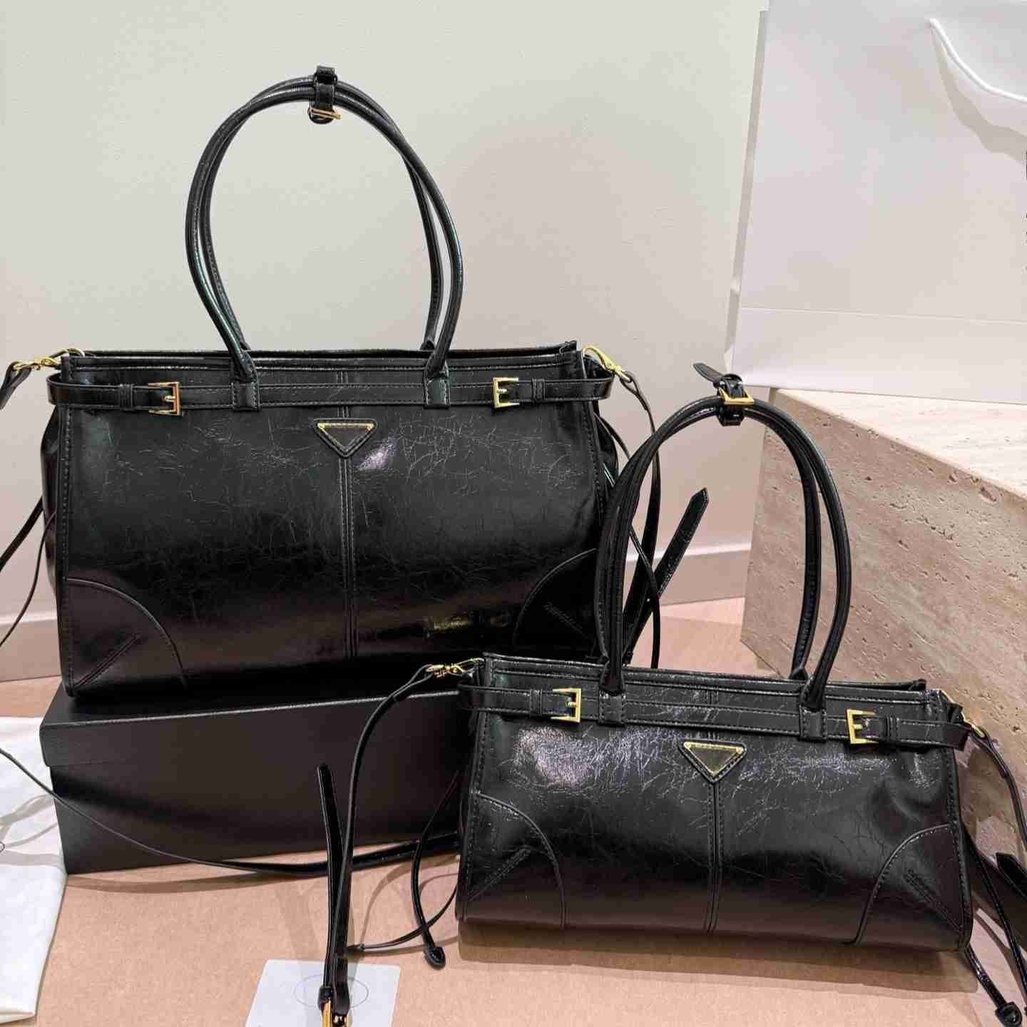 Designer bag Triangle Soft Lux Bonnie Brown Suede Shoulder Bag Womens Totes Baguette Leather Double Handle hobo Luxury Handbag Autumn and winter Cas