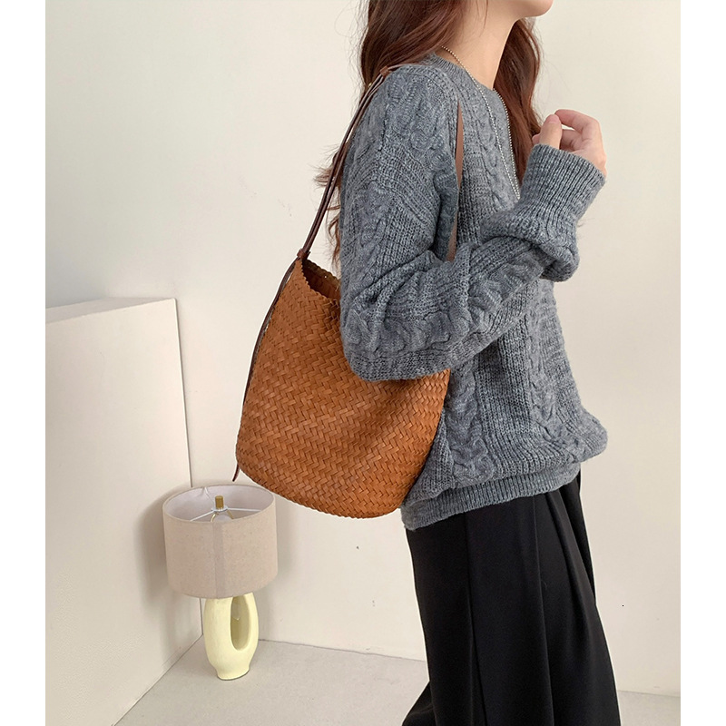 Luxury Vintage Designer Bag Niche Cowhide Woven Bucket For Women New Versatile Commuter Genuine Leather Large Capacity Shoulder Crossbody Bag SEN