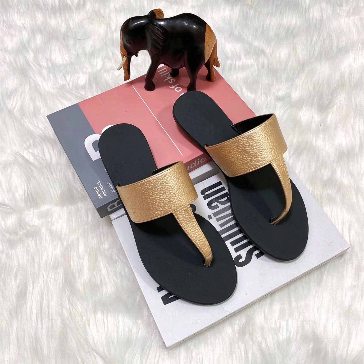 2027 new summer leather designer slippers for women fashionable and versatile thick soled and height increasing beach shoes Luxury Slides