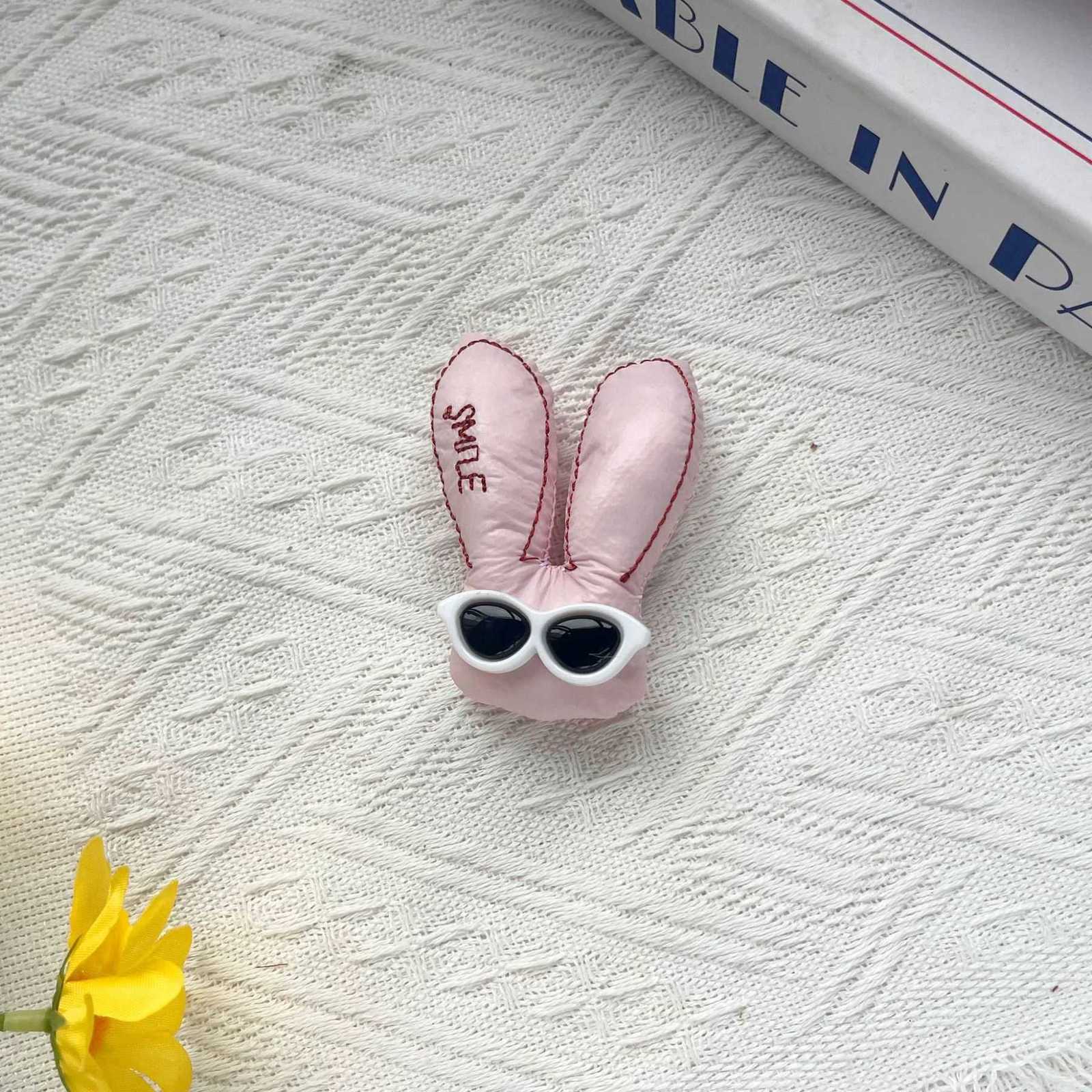 Korean-style personalized sunglasses, cool eyes, pink cotton-padded rabbit trendy clothes, trendy socks, trendy hats, trendy shoe C260921