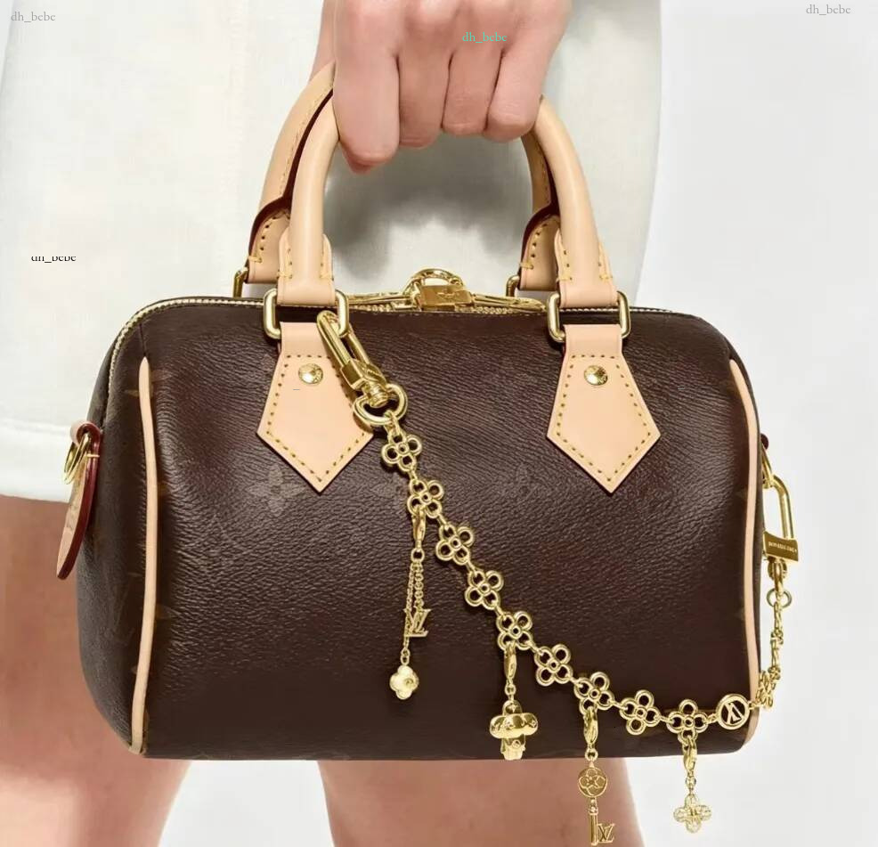 Charm Cherry Porte-clés torsadé avec perle Trendy Key Portefeuille Chaîne Accessoires Mode Hommes Femmes Sac Charms Designer Clés en cuir Pendent