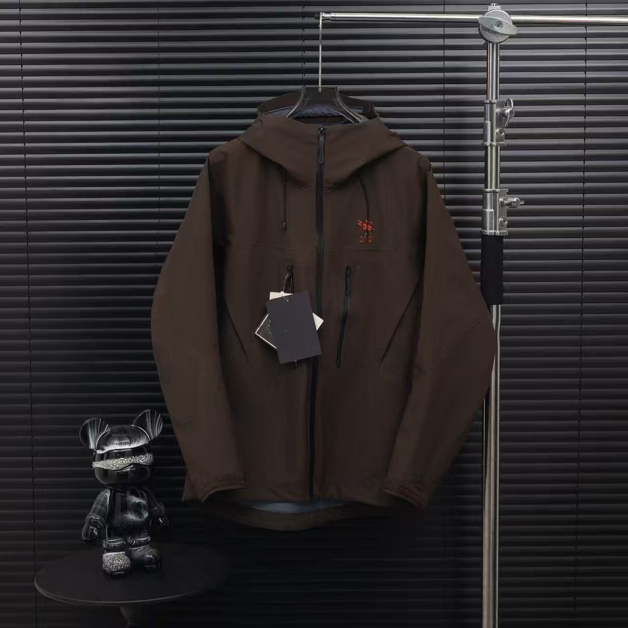 Arcteryxnessitys Jacket Man Ski Jacket Alpha SV 7 8 Men Women Jacket Windproof Jacket Zip Up Waterproof Hood Windbreaker Rain Jacket Designer Artery