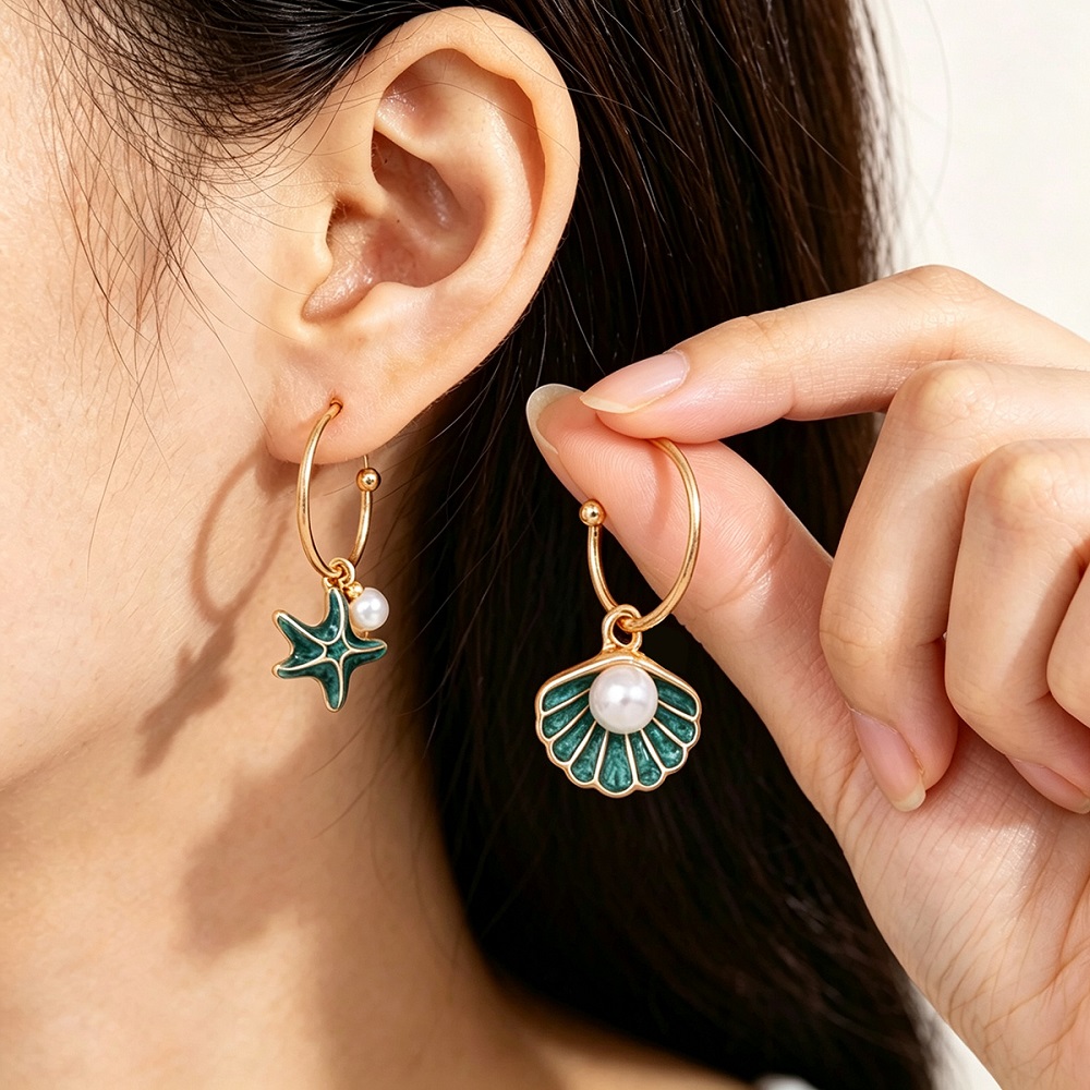 Boucles d'oreilles créoles asymétriques en émail, ton or, avec breloques en coquille d'étoile de mer et perles, ensemble cadeau de fête pour femm