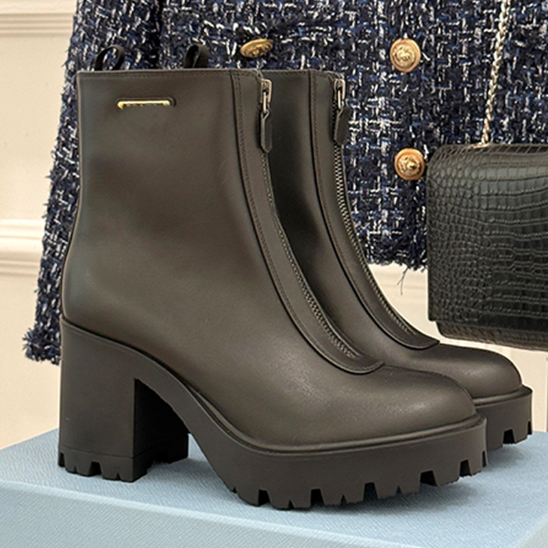 Stride Leather Ankle Boots With Zipper Designers Back Pull Tab Chunky Rubber Platform Sole Booties Luxury Enameled Metal Logo Block Heel Short Boots