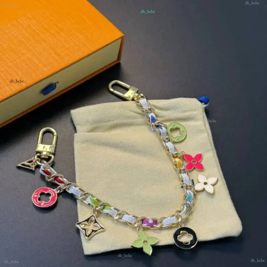 Luxury fashion Key Chain Designer Flower Keychain Handmade Copper Heart Pattern Car Keychains Bag Charm Hanging Decoration Pendant gift