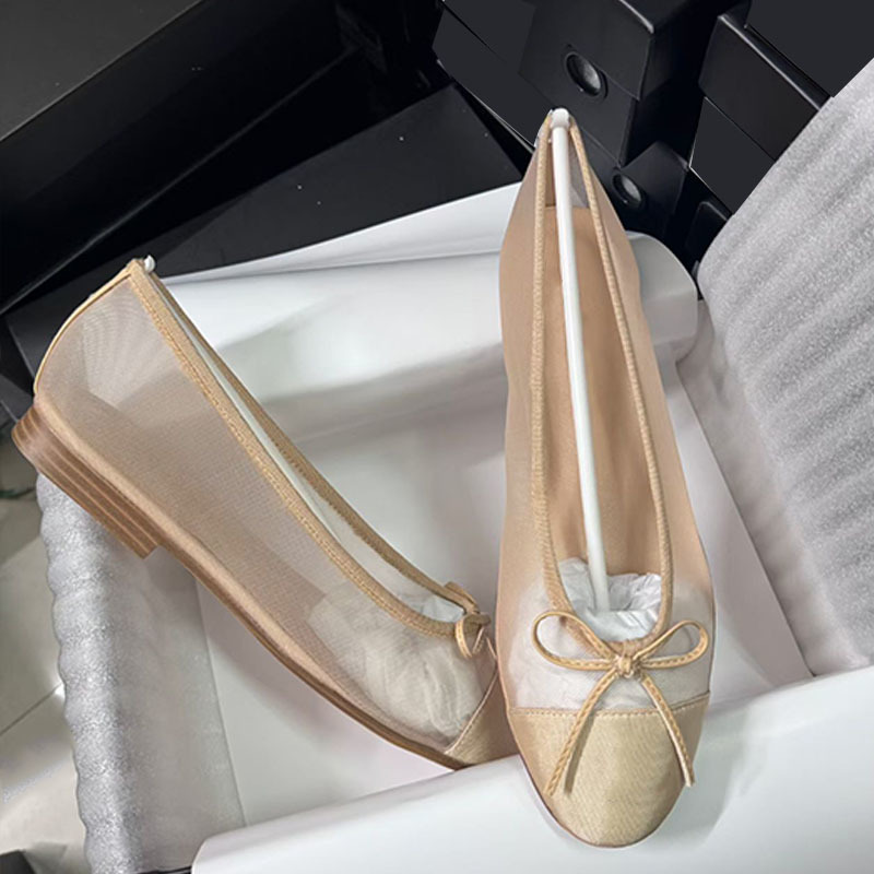 26P Femmes Mesh Flats Designer Ballerine Chaussures Classique Bow Sandales D'été Diapositives Cap Toe Ballet Pompes Plates Chaussures De Mariage