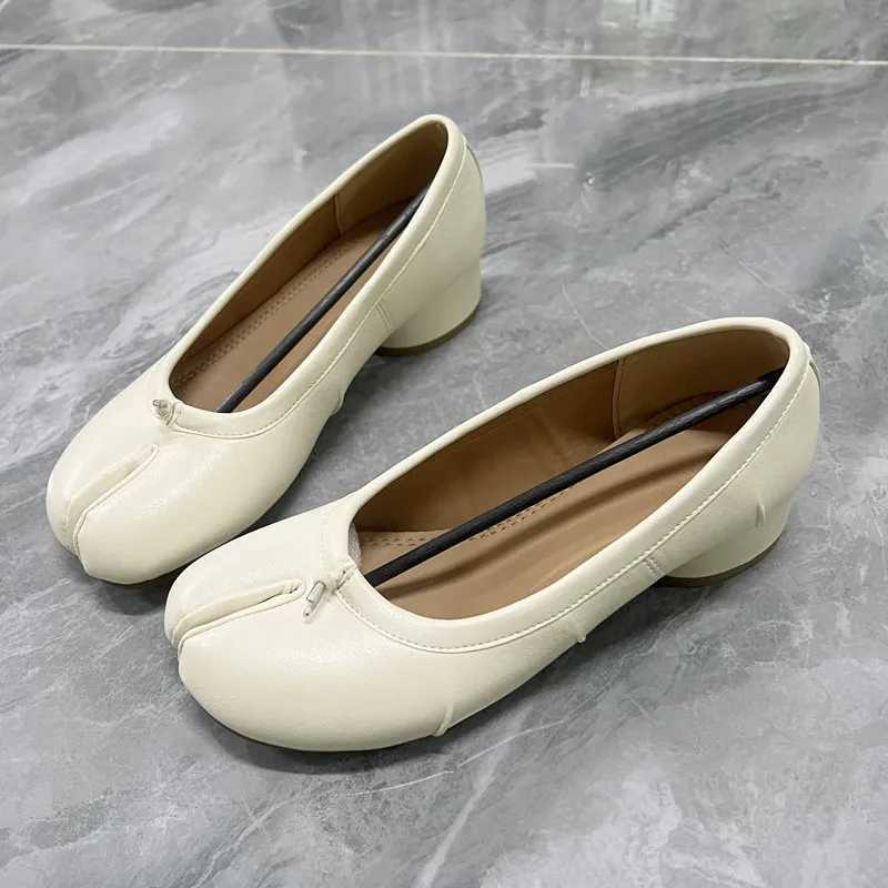 Spring Summer Microfiber Leather Split Toe Women Pumps Fashion Pleated Designer Low Heeled Tabi Soft Soles Loafers Casual Shoes Q